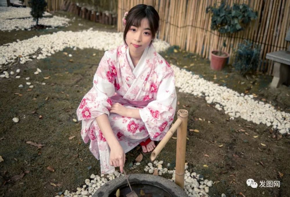 粉红色的樱花和服