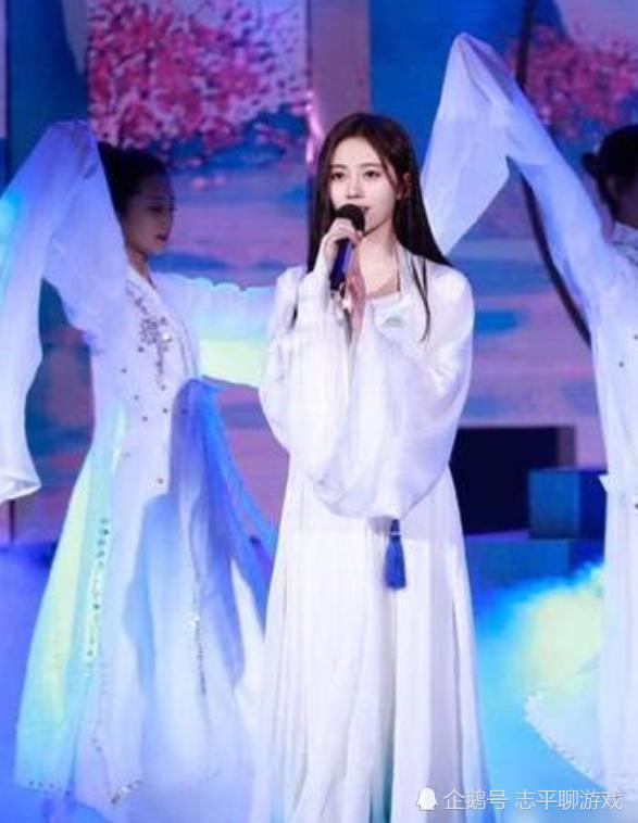 新星美少女鞠婧祎穿"汉服"上台,花画面太美,又掀起了