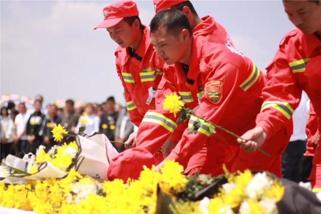 救火英雄孔祥磊烈士魂归故里,长眠故土——建水烈士陵园