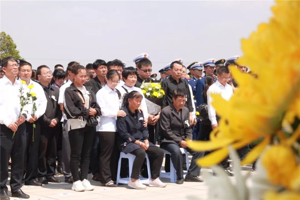 救火英雄孔祥磊烈士魂归故里,长眠故土—建水烈士陵园