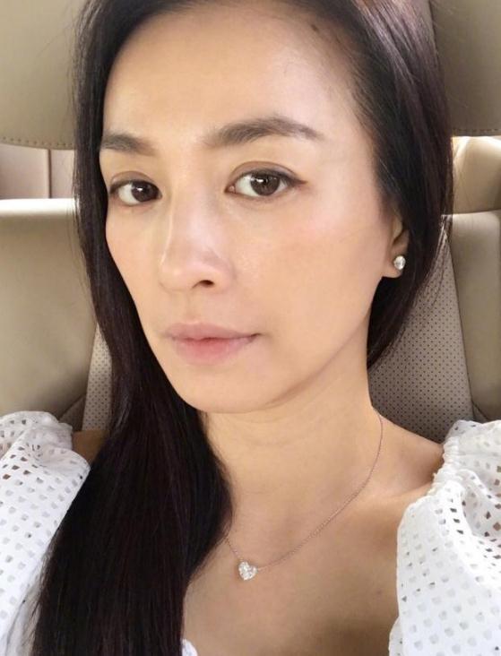 "酒窝美女"张庭素颜照被爆,看到照片后,网友:真的是难以置信
