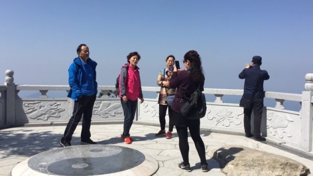 览天岳幕阜山 共同唱响《我和我亲爱的祖国》