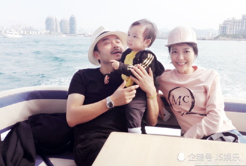 杨乐乐晒全家福为老公庆生,汪涵与儿子温馨互动,一家三口超幸福