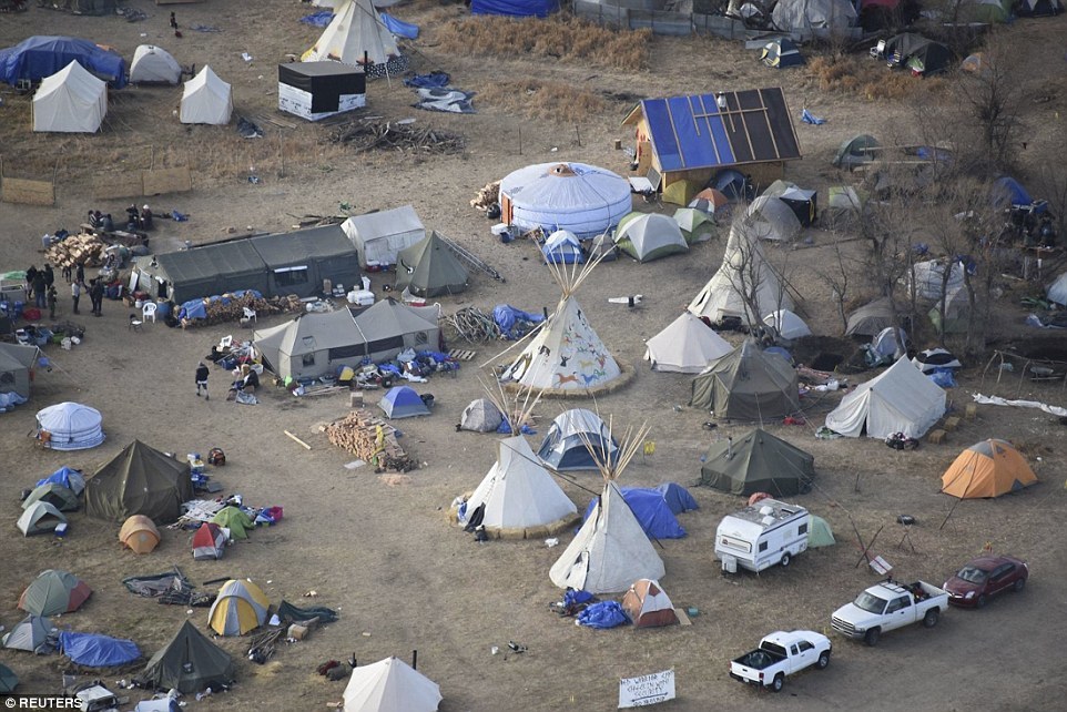 美国原住民抵制强征示威升级 犹如战争现场(组图)