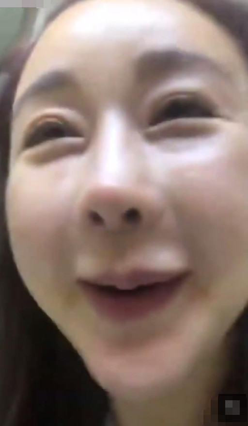 陈华与大18岁老婆咸素媛开直播,看清俩人脸上的素颜
