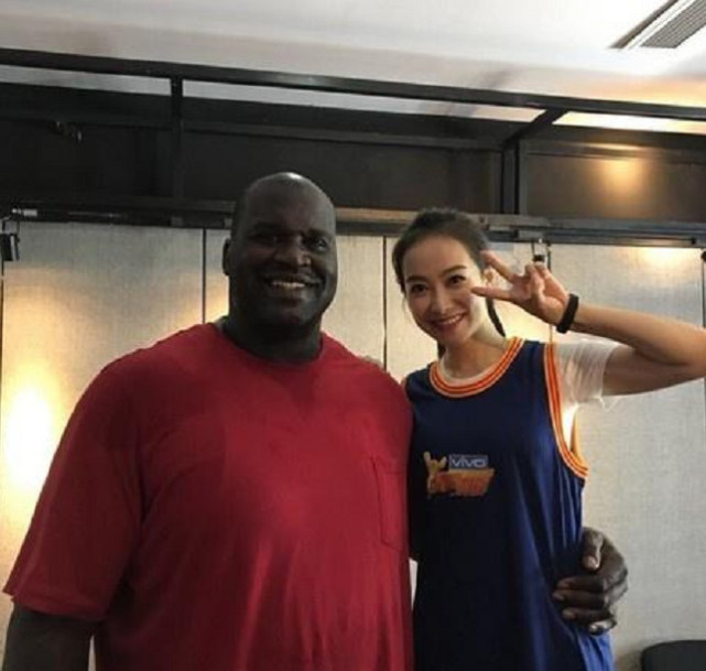 奥尼尔"撩妹"有多强?看到他对宋茜的示爱方式,球迷都