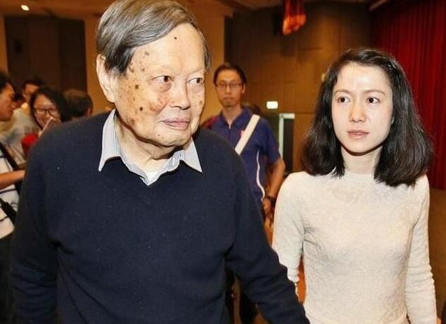 杨振宁解释gdp_91岁杨振宁携36岁妻子亮相 揭杨振宁翁帆爱情故事(3)