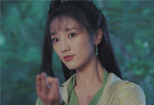 新白娘子:小青真身成谜团?从这一点看出,她居然不是蛇?