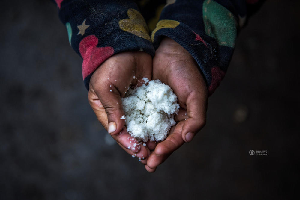 四川贫困山村孩子们的三餐 看着心酸 (高清组图)