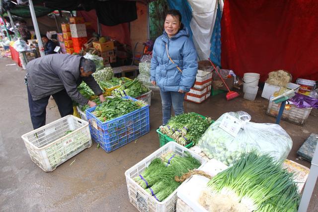 陈寨、毛庄蔬菜批发市场拆迁后 郑州北区新添一处蔬菜“市场”