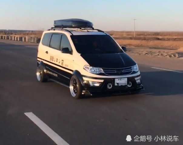 路遇"头文字d"版五菱宏光,看到车身后,网友:回头率极