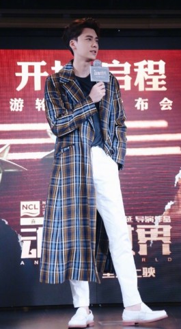 李易峰穿风衣_李易峰风衣(2)