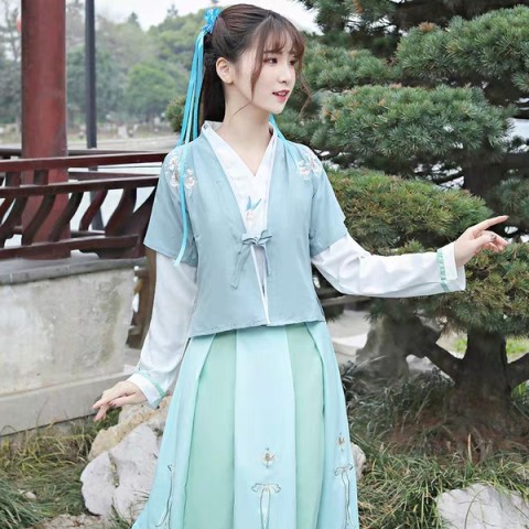 女生汉服怎么穿搭_女生穿汉服图片