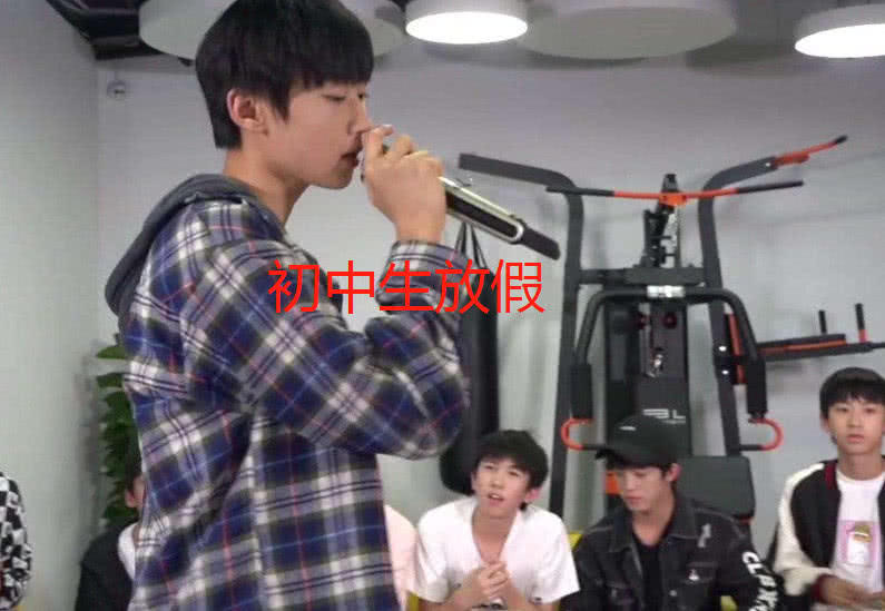 高中生:我看看后,大学生:再放假我,小学生:都没我优秀!一学生自年级评小学图片