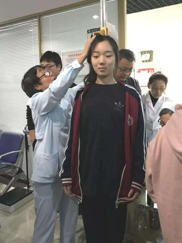 高中体检最"尴尬"的三项,特别是最后一项,男女生都很