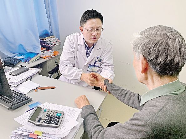 帕金森病,周仁华,帕金森,患者,治疗