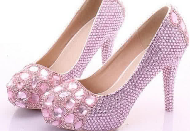 鞋之裂痕，梦中鞋上下分开的深层寓意与心理解析