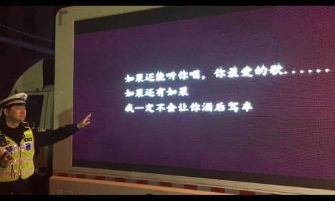 天津交警抓酒驾司机去太平间醒酒 遭扇耳光(组图)