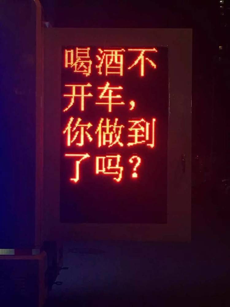 天津交警抓酒驾司机去太平间醒酒 遭扇耳光(组图)