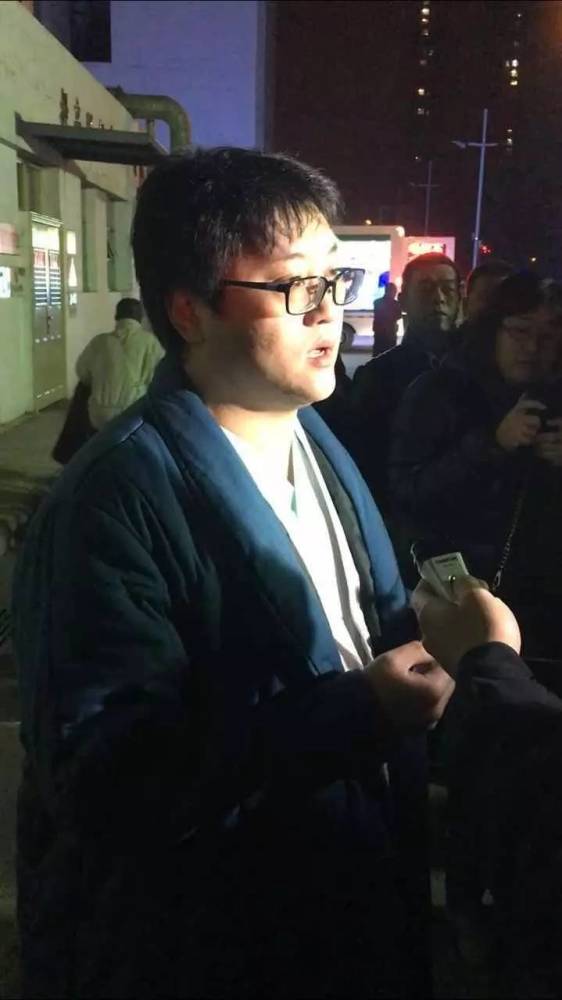 天津交警抓酒驾司机去太平间醒酒 遭扇耳光(组图)