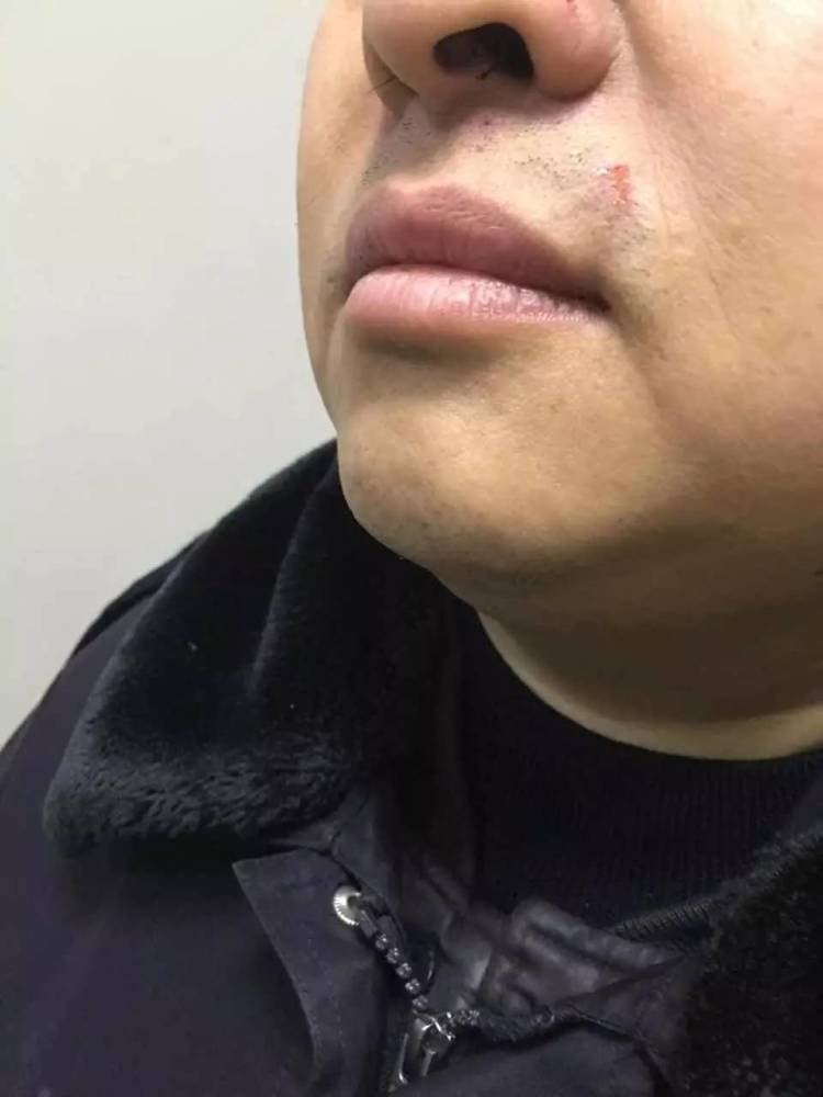 天津交警抓酒驾司机去太平间醒酒 遭扇耳光(组图)