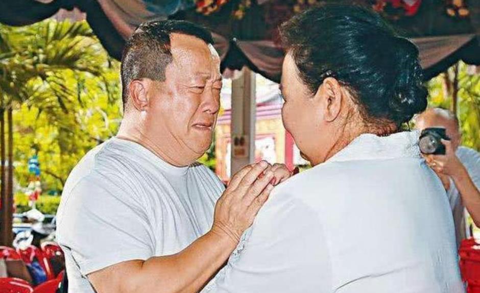 泰国白龙王收梁朝伟为干儿子,却拒见张国荣刘嘉玲,原因很真切