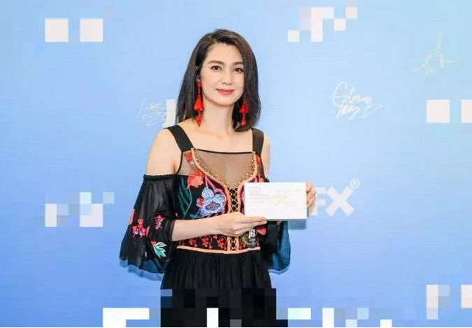 男人靠得住猪都会上树!婚变事件后洪欣颜值回春活动现场性感捞金