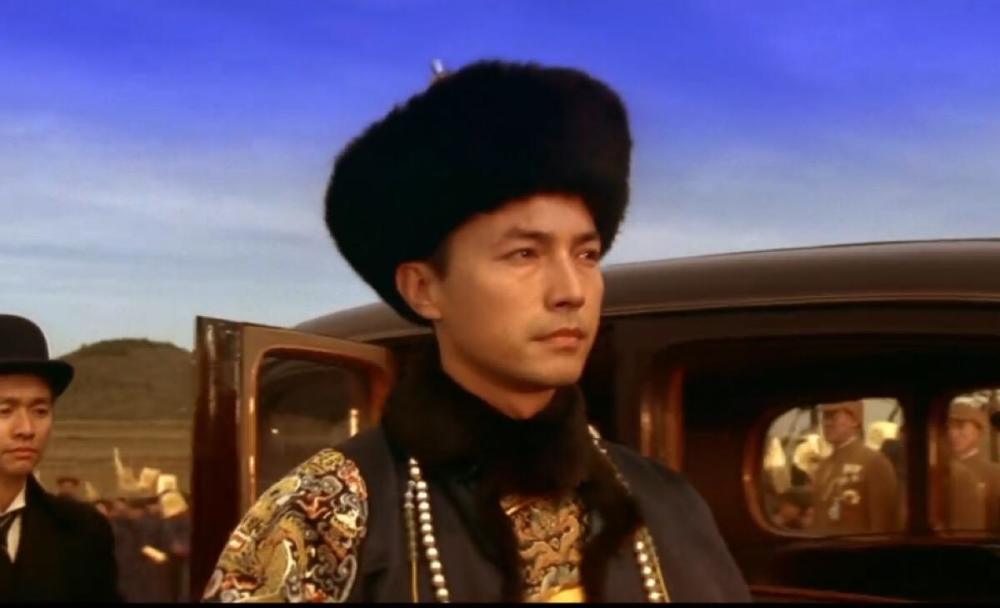 他是末代皇帝,最美男演员,看到座驾那一刻,才知道啥叫"刚"