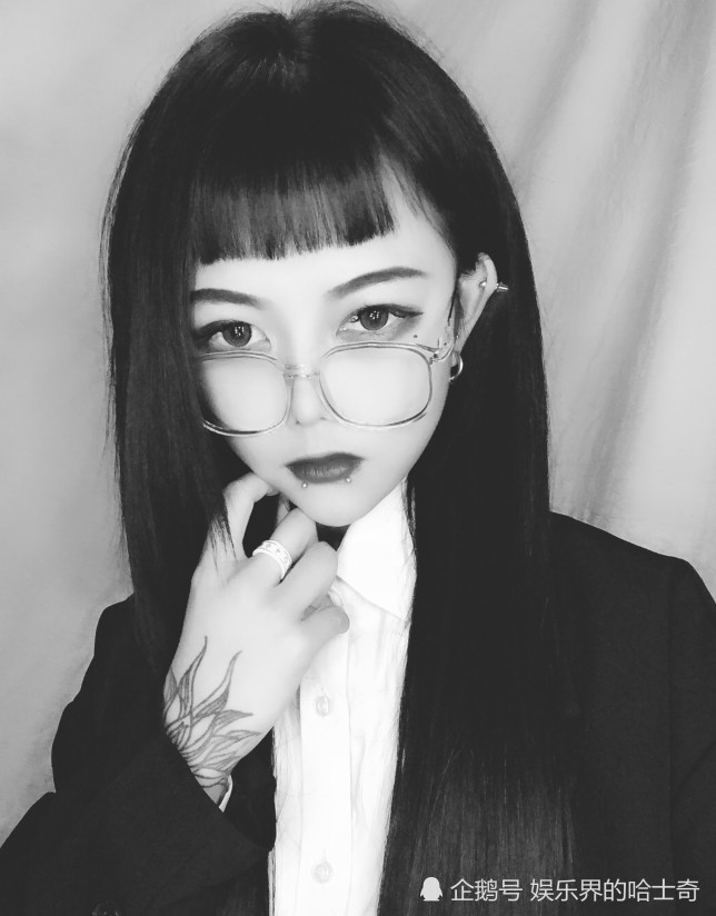顾茜茜有多大胆?跟男生亲密拍快手作品,网友:果然是我们大哥!