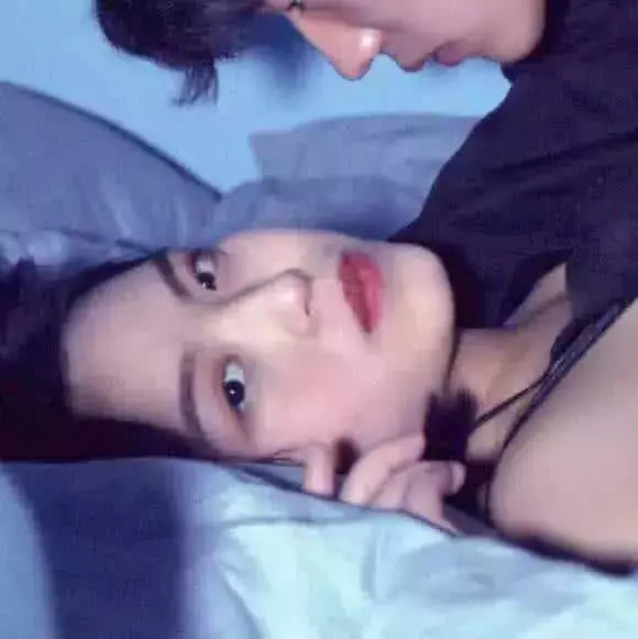 情话已经凉凉了,最近火了"壁咚"情侣头像,撩到她小鹿