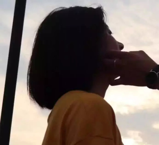 情话已经凉凉了,最近火了"壁咚"情侣头像,撩到她小鹿
