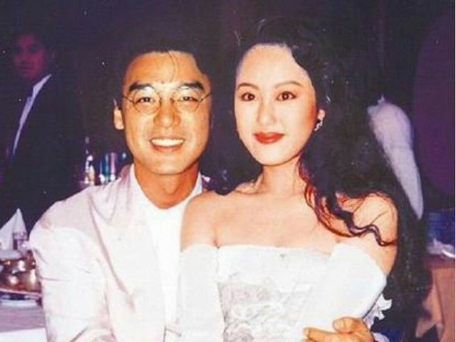 被老婆"坑惨"的4位明星,王宝强只能排第二,第一谁娶谁破产!