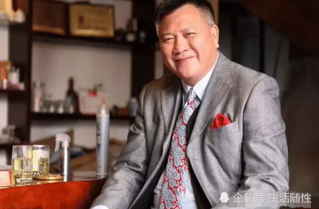 同是大哥级的人物,为何万梓良和周润发差距这么大