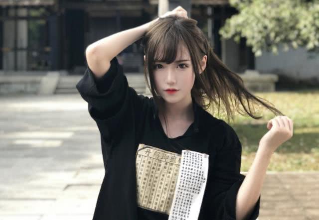二次元美女腐团儿因衣着惨遭封禁,网友:斗鱼恰独食?我