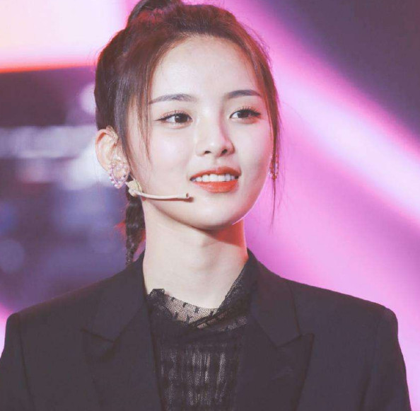 杨超越素颜证件照曝光,与如今判若两人,网友:不忍直视