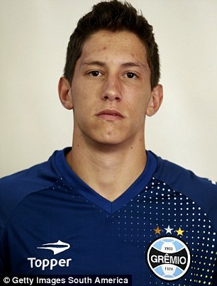 巴西球员坠机空难幸存者：生还只因一个动作(图)