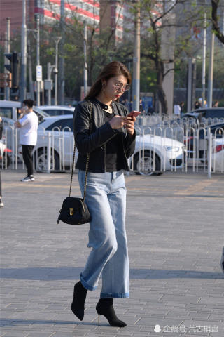 细搭细高跟短靴怎么穿搭_细高跟短靴美女街拍