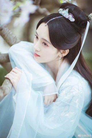 鞠婧祎说自己是家里最丑?看到妈妈的旧照后,网友:五千年美女