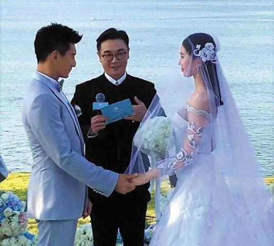 穿婚纱敬茶_鞠婧祎穿婚纱的照片(3)