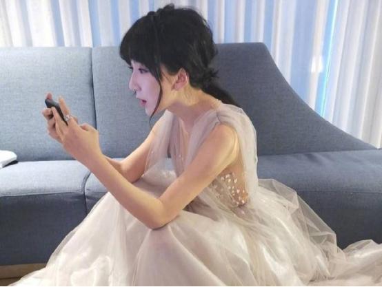 娄艺潇婚纱照_娄艺潇性感