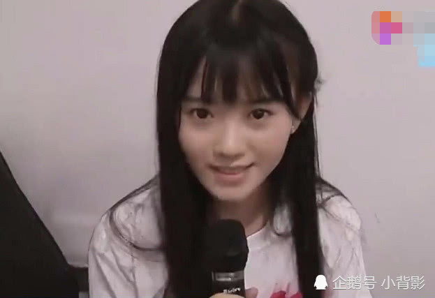 鞠婧祎出道前照片被疯传,看清那时候的长相,难怪现在