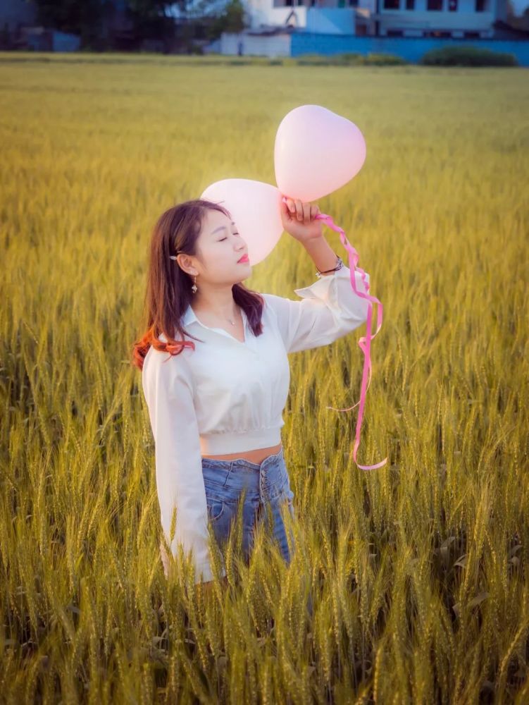 存在春天里的金色麦田