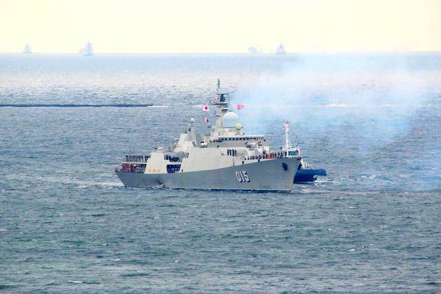 中国海军节越南如何祝贺?派东南亚最先进战舰参阅 不