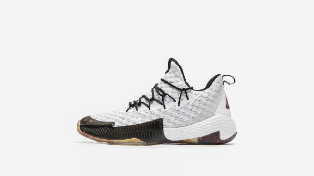 中国球鞋助力路威完成史诗逆转?路威专属鞋即