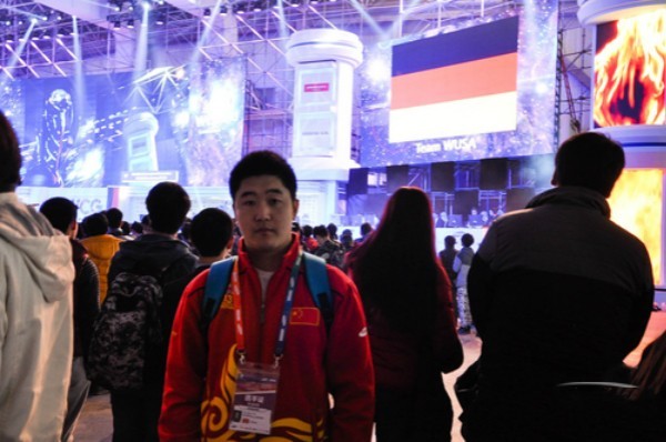 wcg2011冠军 郎 帅:游戏id:70kg,狙击手,wcg2011冠军 刘智洋:游戏id