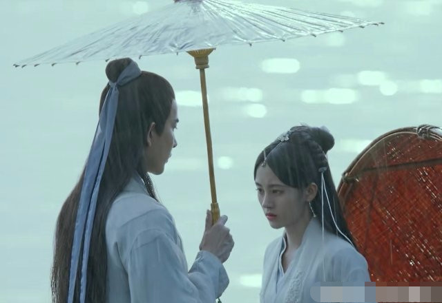 新白娘子传奇:许仙打伞的姿势,求白素贞心理阴影有多少