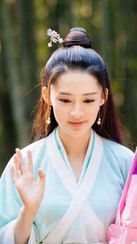 李沁唯美古装壁纸:末图和赵丽颖的相似度有多高?