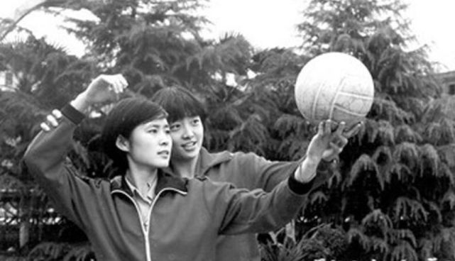 节目组邀请到了曾被称为排球界女神的杨希—上世纪80年代中国女排的
