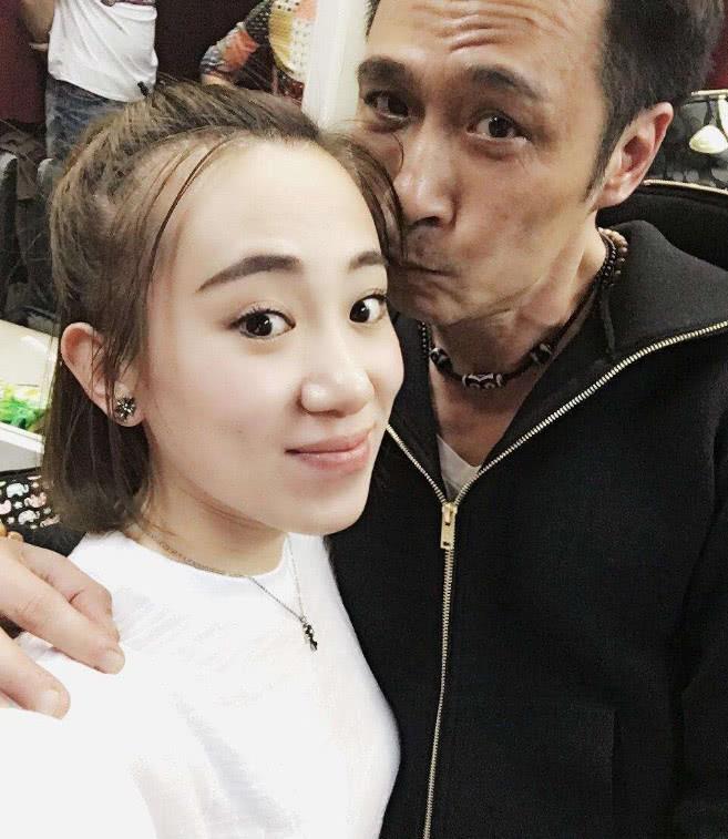 如今,32岁的丫蛋打扮时尚,身材苗条似少女,大家可能不知道,丫蛋的