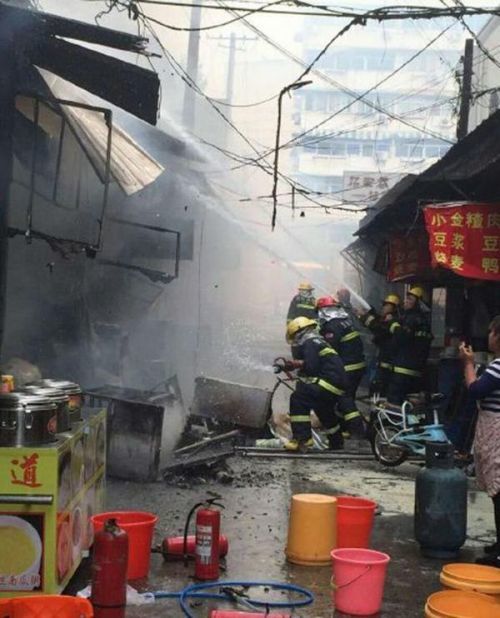 餐馆爆炸致17死 安徽芜湖杨家巷餐馆爆炸案回顾现场图